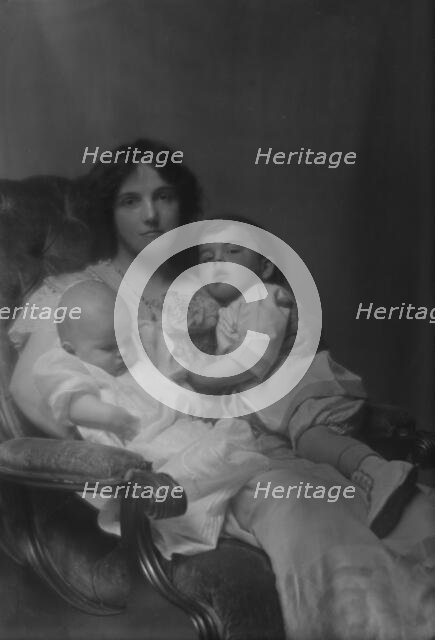 Gillingham, John K., Mrs., and children, portrait photograph, 1913. Creator: Arnold Genthe.