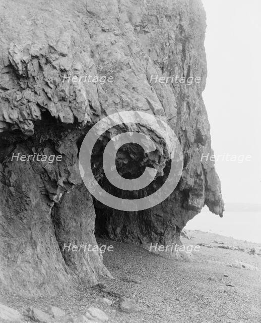 Hanging Rock at the Ovens, Mt. Desert Island, Me., c1901. Creator: Unknown.