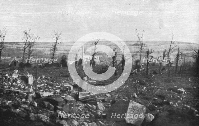 ''Notre offensive d'Artois; le cemetiere d'Ablain', 1915. Creator: Unknown.