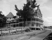 Avery Beach Hotel, South Haven, Mich., between 1890 and 1901. Creator: William H. Jackson.