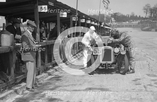 J Reeves and HHB Beacon's Austin Ulster at the JCC Double Twelve race, Brooklands, 8/9 May 1931. Artist: Bill Brunell.