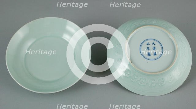 Dish with Waves, Qing dynasty (1644-1911), Yongzheng reign mark and period (1723-1735). Creator: Unknown.
