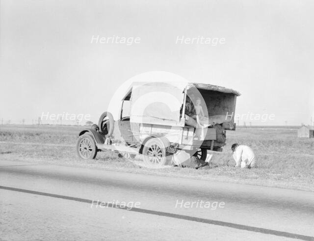 Family between Dallas and Austin, Texas, 1936. Creator: Dorothea Lange.