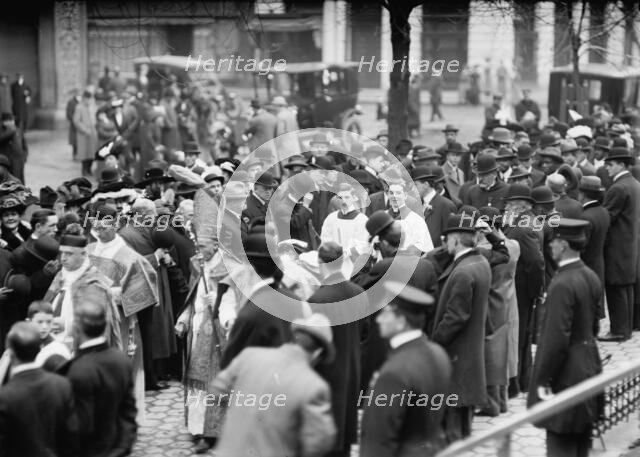 Pan American Mass - Thanksgiving Day At St. Patrick's. Mons. Dougherty; Dr. Burns; Cardinal..., 1912 Creator: Harris & Ewing.