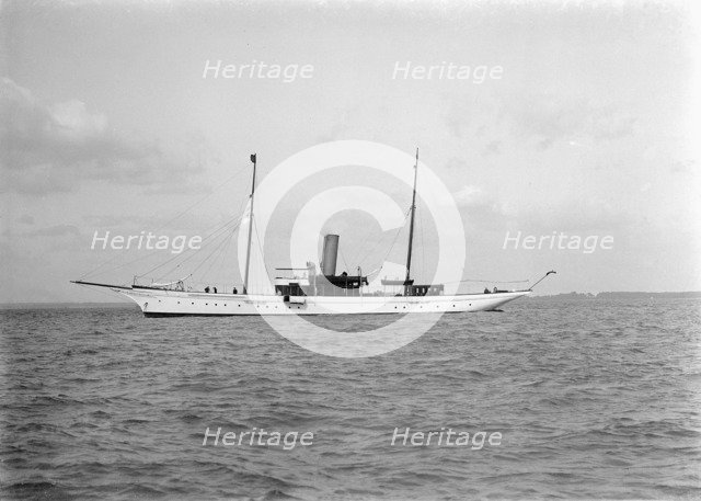 The 357 ton steam yacht 'Yarta' at anchor, 1922. Creator: Kirk & Sons of Cowes.