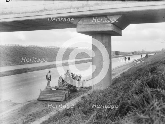 Hard shoulder reconstruction works on the M1, the London to Yorkshire Motorway, 28/10/1960. Creator: John Laing plc.