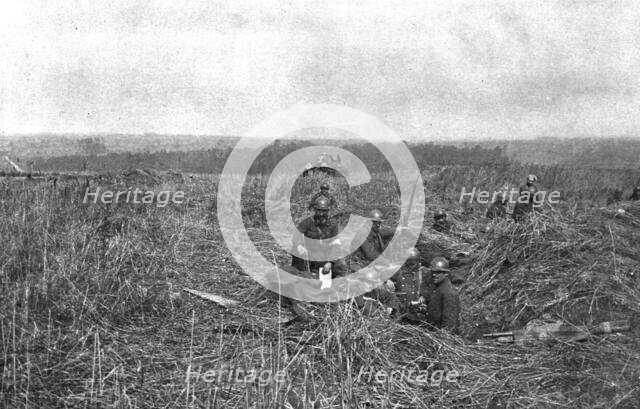 'A travers le champ de bataille; en seconde ligne dans les bles; finie la guerre de..., 1918. Creator: Unknown.