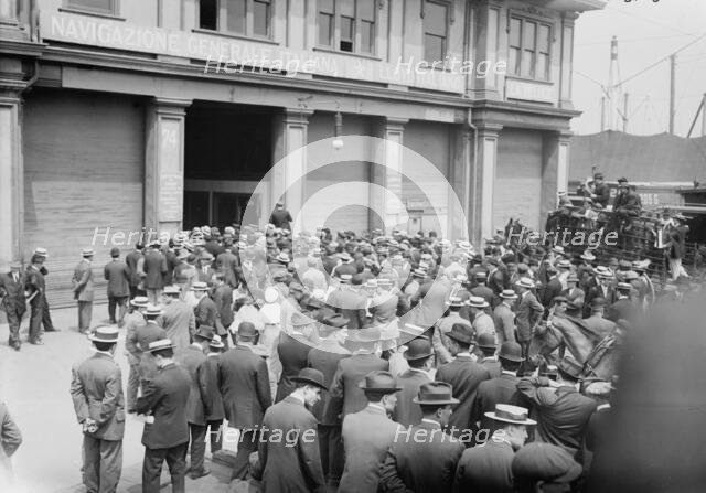 Awaiting Nathan's arrival, 5/25/14, 1914. Creator: Bain News Service.