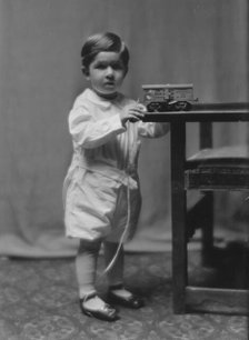 Dodd, E.A., Mrs., child of, portrait photograph, ca. 1913. Creator: Arnold Genthe.