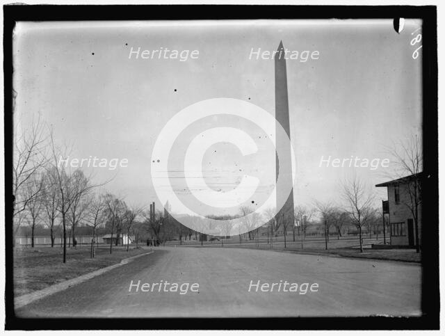 Washington Monument Grounds, between 1909 and 1914. Creator: Harris & Ewing.