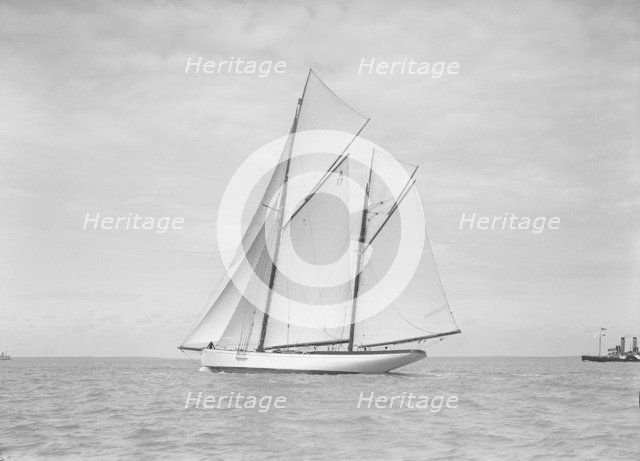 The 118 foot racing yacht 'Cariad' sailing close-hauled, 1911. Creator: Kirk & Sons of Cowes.