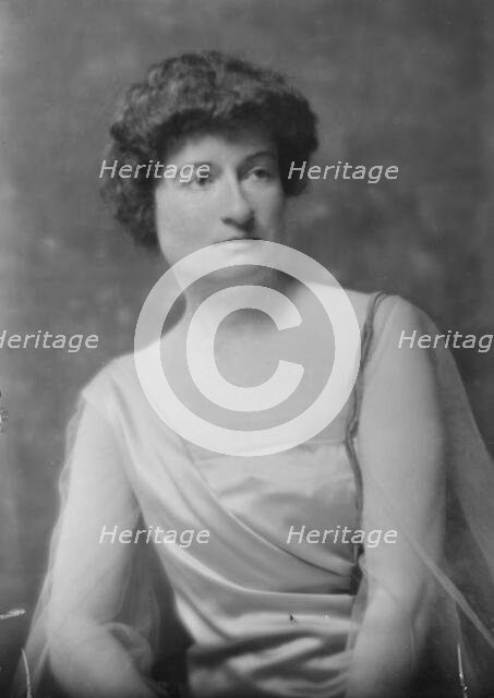 Mrs. Sidney Aske, portrait photograph, 1918. Creator: Arnold Genthe.