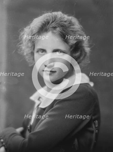 Sterling, Pauline, Miss, portrait photograph, 1913. Creator: Arnold Genthe.