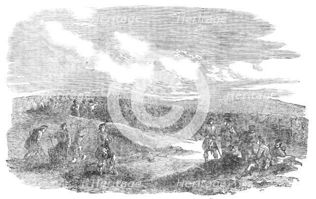 The Siege of Sebastopol - Working Party of Highlanders and Sailors in the 21-Gun Battery, 1854. Creator: Unknown.