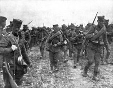 'Les Vengeurs; les jeunes recrues serbes venues combler les vides de l'armee', 1914. Creator: Unknown.
