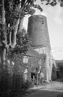 Doolittle Windmill, Totternhoe, Bedfordshire.  Artist: HES Simmons