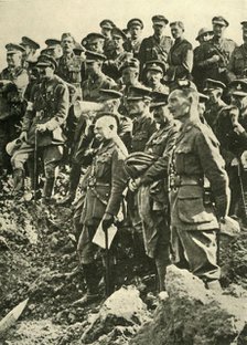 'The Second Army's Chief on the Flanders Front: general Sir Herbert Plumer (in centre of picture) in Creator: Unknown.