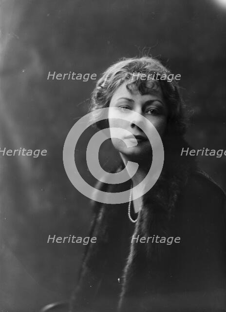 Mrs. Inez Thomas, portrait photograph, 1919 June 19. Creator: Arnold Genthe.