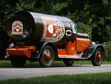 1927 Daimler Bottle Van. Creator: Unknown.