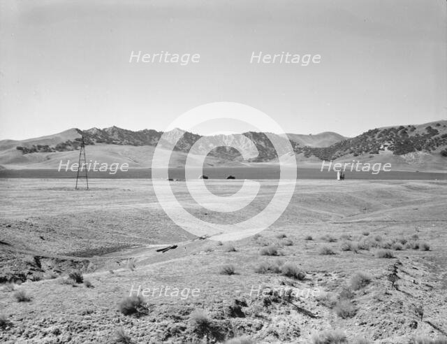 U.S. 99, on ridge over Tehachapi Mountains, 1939. Creator: Dorothea Lange.