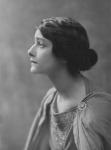 Miss Madeleine Delmar, (Mrs. B. Kauser), portrait photograph, 1918 Feb. 18. Creator: Arnold Genthe.