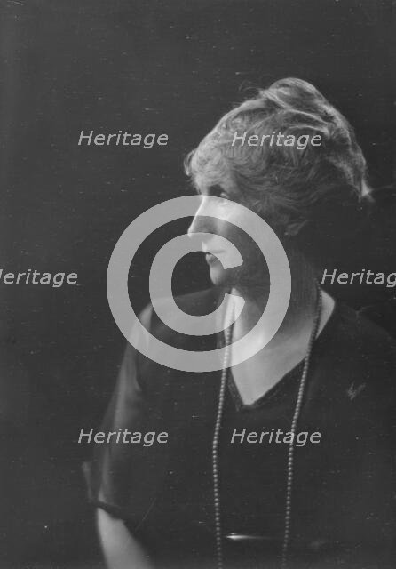 Mrs. T. Carter, portrait photograph, 1919 May 3. Creator: Arnold Genthe.