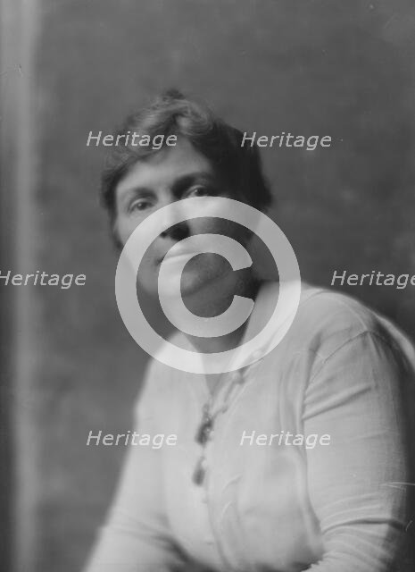 Gardner, C.H., Mrs., portrait photograph, 1915 Nov. 22. Creator: Arnold Genthe.