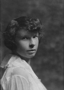 Burns, Miss, portrait photograph, 1913. Creator: Arnold Genthe.