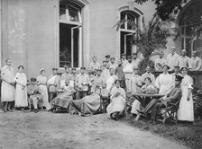 German nurses and patients, Frankfurt am Main, Germany, World War I, 1915. Artist: Unknown
