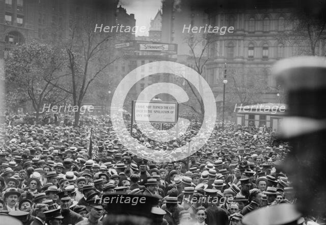 Crowd at Gaynor notification 9/3/13, 1913. Creator: Bain News Service.
