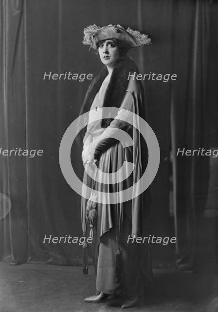 Cowl, Jane, Miss, portrait photograph, 1918 Oct. 14. Creator: Arnold Genthe.
