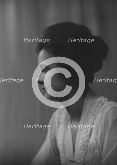 Rose, Miss, portrait photograph, 1917 Apr. 30. Creator: Arnold Genthe.