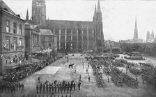 L'appel des morts; le 21 aout 1919, a Rouen, sur la place de l'hotel-de-Ville, la 5e div..., 1919. Creator: Unknown.