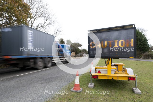 Mobile road matrix sign
