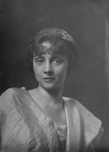 Miss E.S. Wedd, portrait photograph, 1919 Mar. 26. Creator: Arnold Genthe.
