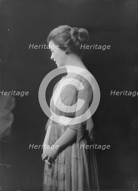 Mrs. Marshall, portrait photograph, 1918 Nov. 23. Creator: Arnold Genthe.
