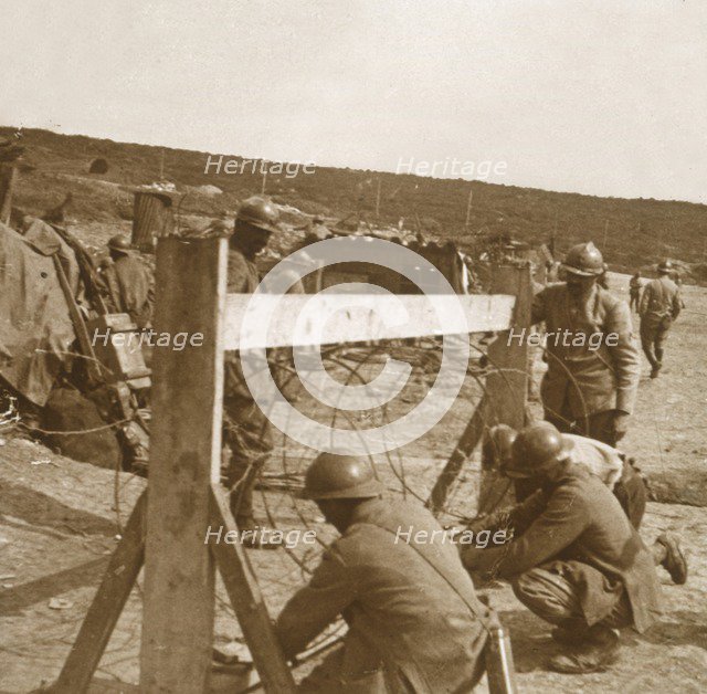Making barbed wire, c1914-c1918. Artist: Unknown.