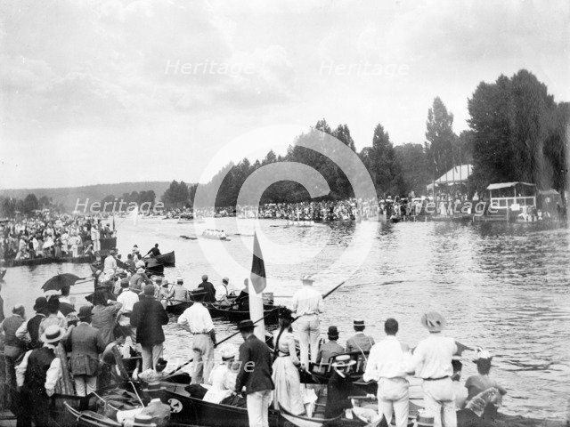 Crowds watch a race during the Henley Regatta, Henley-on-Thames, Oxfordshire. Artist: Henry Taunt