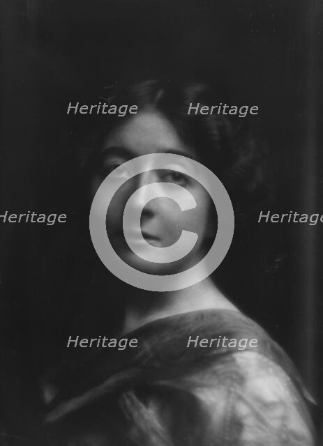 Seward, Bertha W., Miss, portrait photograph, 1912 Nov. 19. Creator: Arnold Genthe.