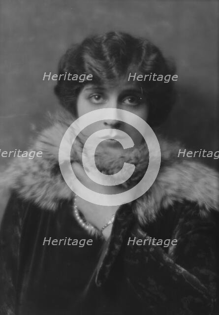 Cowl, Jane, Miss, portrait photograph, 1914 Dec. 30. Creator: Arnold Genthe.