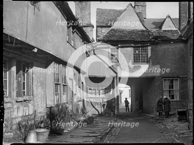 Old George Yard, Burford, West Oxfordshire, Oxfordshire, 1924. Creator: Katherine Jean Macfee.