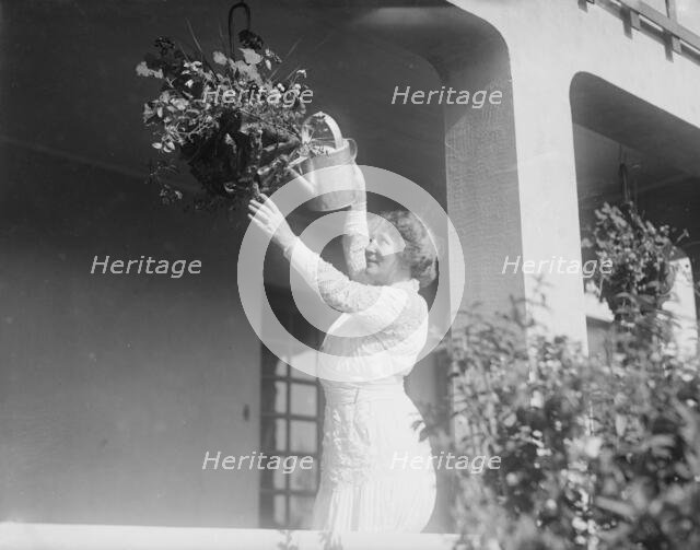 Mme. Gadski, Bay Shore, 1915. Creator: Bain News Service.