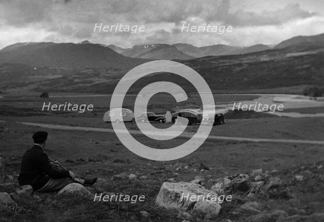 1936 Austin Twenty with caravan and 1936 Oldsmobile Eight with caravan. Creator: Unknown.