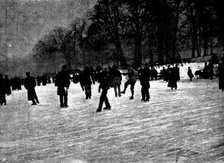 Skating in London: The Serpentine, 1895.  Creator: Russell & Sons.