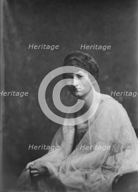 Miss Hagedorn, (Mrs. T. [sic] L. Cabot), portrait photograph, 1919 Sept. 29. Creator: Arnold Genthe.