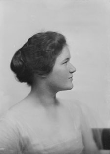 Miss Lisa Stillman, portrait photograph, 1918 Apr. 5. Creator: Arnold Genthe.