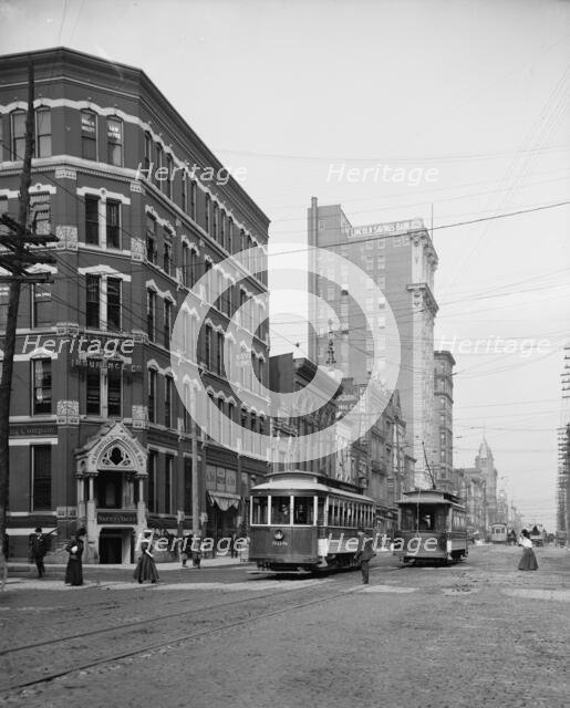 Market Street, Louisville, Ky., between 1900 and 1910. Creator: Unknown.
