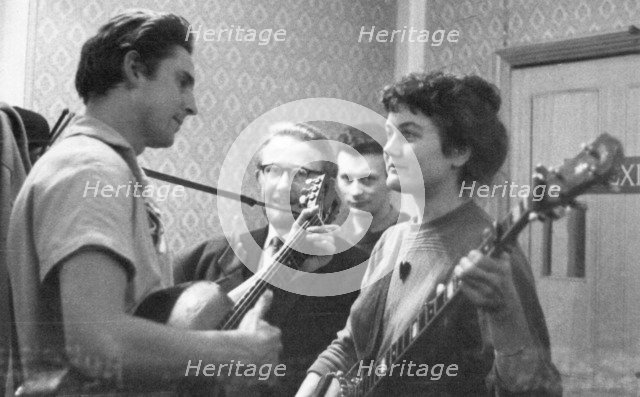 Peggy Seeger and Guy Carawan, Enterprise Public House, Long Acre, London, late 1950s-early 1960s.  Artist: Eddis Thomas