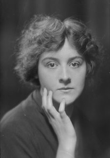Dupell, Gladys, Miss, portrait photograph, 1916 Jan. 18. Creator: Arnold Genthe.