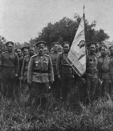 'Les Russes en France; le general Lohvitsky et la drapeau sur lequel est brodee la figure..., 1916. Creator: Unknown.